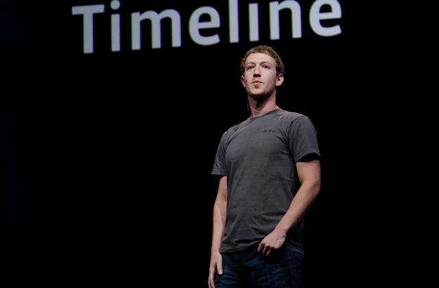 标配:黑色休闲外套/灰色t恤 配着牛仔裤