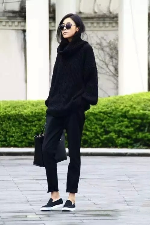 黑色毛衣怎么穿才会不土?